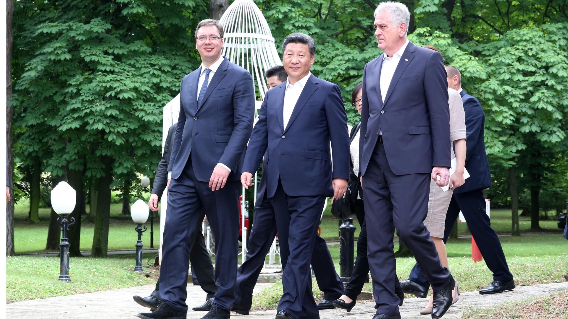 習近平出席塞爾維亞總統尼科利奇、總理武契奇共同舉行的午宴