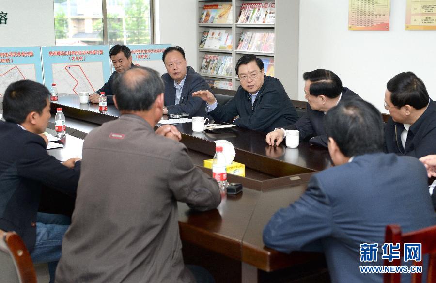 這是5月9日，張德江到湖州市妙西鎮調研，與基層人大代表座談。新華社記者 馬占成 攝 