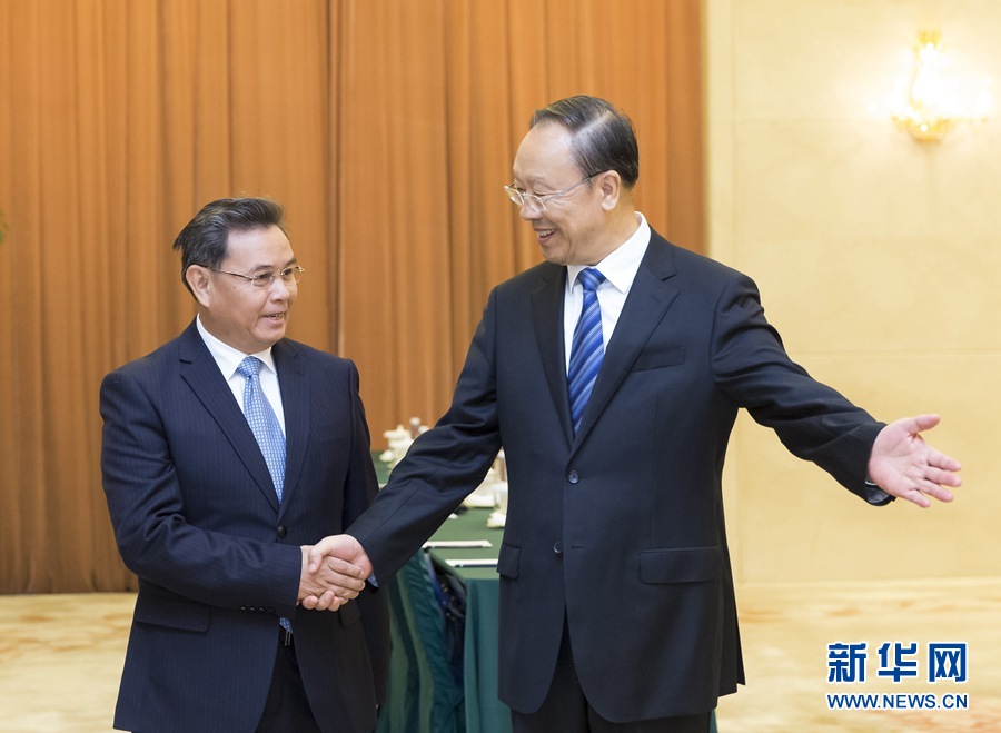 10月12日，中共中央書記處書記、全國政協副主席杜青林在北京會見來華訪問并出席“2016中國共產黨與世界對話會”的老撾人革黨中央政治局委員、建國陣線中央主席賽頌蓬·豐威漢率領的老撾人革黨代表團?！⌒氯A社記者丁海濤攝