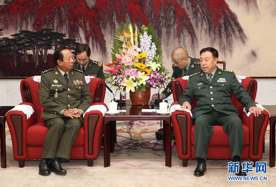 10月13日，中央軍委副主席范長龍在北京會見柬埔寨王國副首相兼國防大臣迪班。 新華社記者 馬占成 攝 