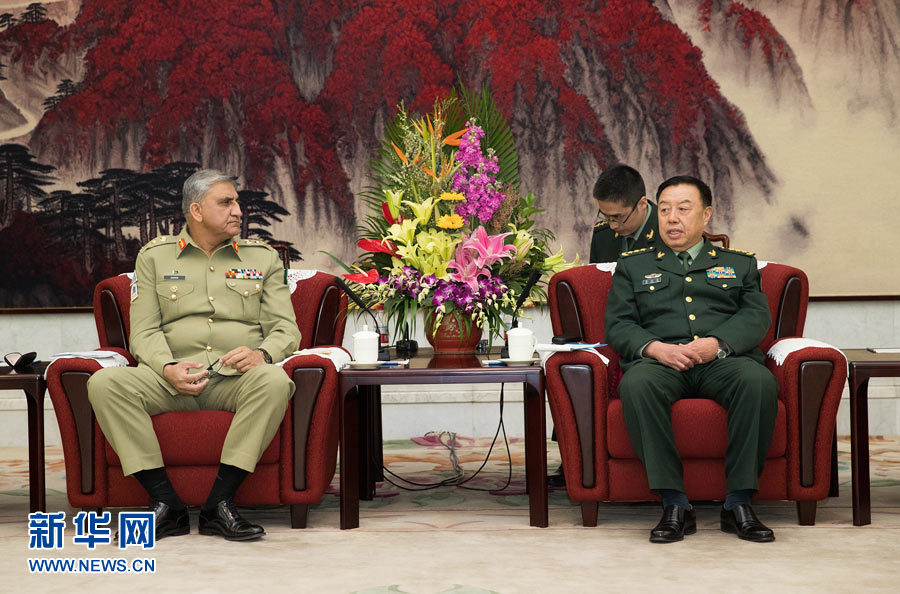  3月16日，中央軍委副主席范長龍會見來訪的巴基斯坦陸軍參謀長巴杰瓦。   新華社記者琚振華攝