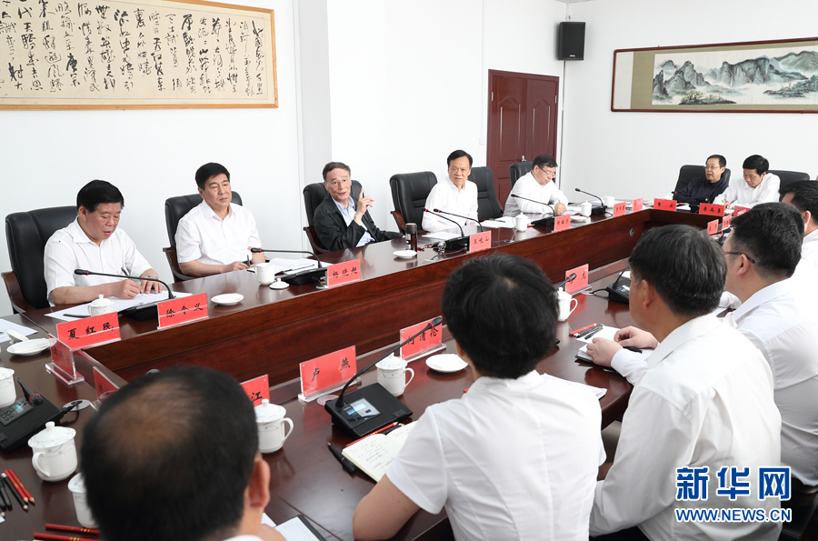 6月20日至22日，中共中央政治局常委、中央紀委書記王岐山在貴州省檢查紀檢監察工作。這是6月21日，王岐山在修文縣委紀委座談會上講話。新華社記者 王曄 攝