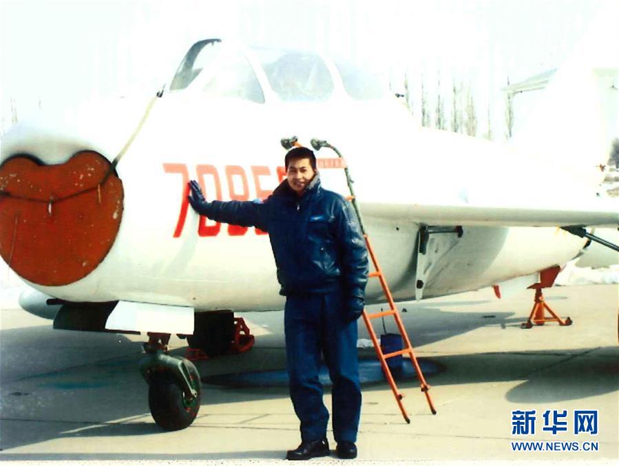 （建軍90周年·英雄·圖文互動）（3）聽，渤海灣有風吹過來——追記海軍某艦載航空兵部隊一級飛行員張超