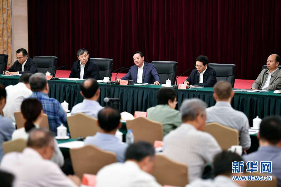 9月7日，中共中央政治局委員、中央書記處書記、中宣部部長劉奇葆在北京出席全國電視劇工作座談會并講話。 新華社記者 燕雁 攝

