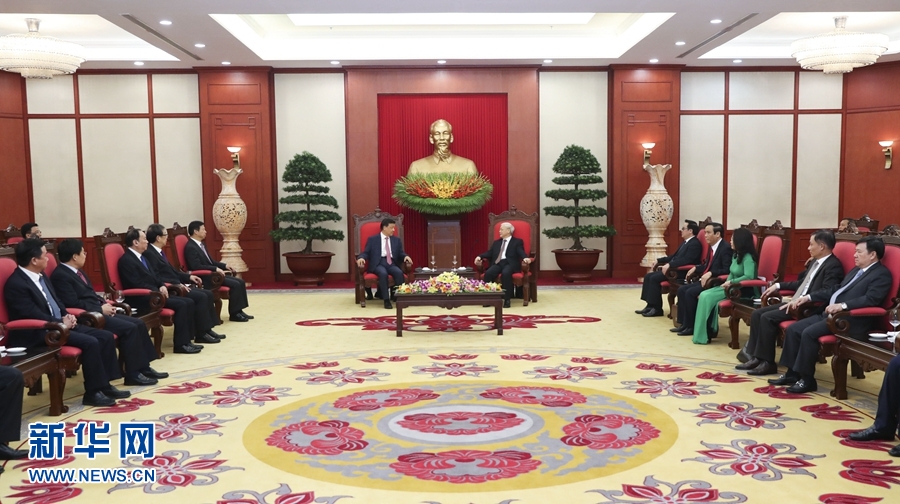 應越南共產黨邀請，中共中央政治局常委、中央書記處書記劉云山9月18日至19日對越南進行正式訪問。這是9月18日，劉云山在河內會見越共中央總書記阮富仲。 新華社記者 龐興雷 攝