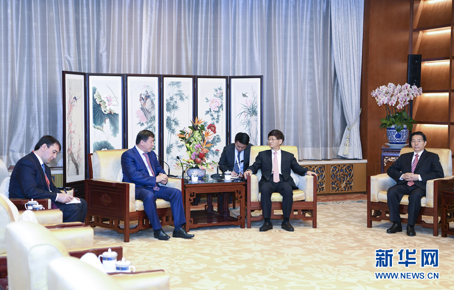 9月26日，中共中央政治局委員、中央政法委書記孟建柱在北京會見來華出席國際刑警組織第86屆全體大會的塔吉克斯坦內務部長拉希姆佐達。國務委員、公安部部長郭聲琨參加有關會見。新華社記者 張領 攝