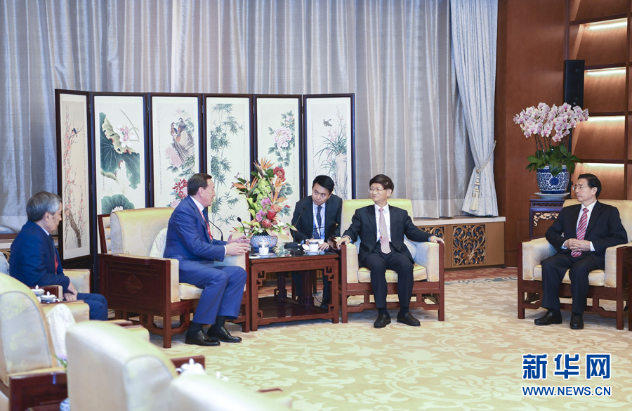 9月26日，中共中央政治局委員、中央政法委書記孟建柱在北京會見來華出席國際刑警組織第86屆全體大會的哈薩克斯坦內務部長卡西莫夫。國務委員、公安部部長郭聲琨參加有關會見。新華社記者 張領 攝
