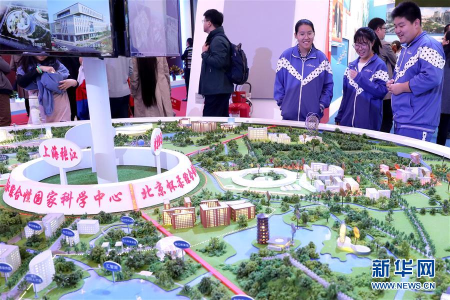 （十九大時光·圖文互動）（4）向著夢想，奮進！——來自“砥礪奮進的五年”大型成就展現場的報道 