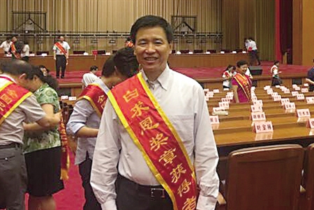 黃國寧被授予我國衛生行業的最高榮譽“白求恩獎章”。