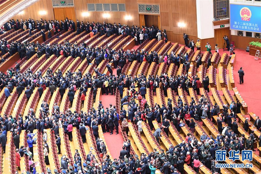（兩會·人大閉幕）（18）十二屆全國人大五次會議在北京閉幕