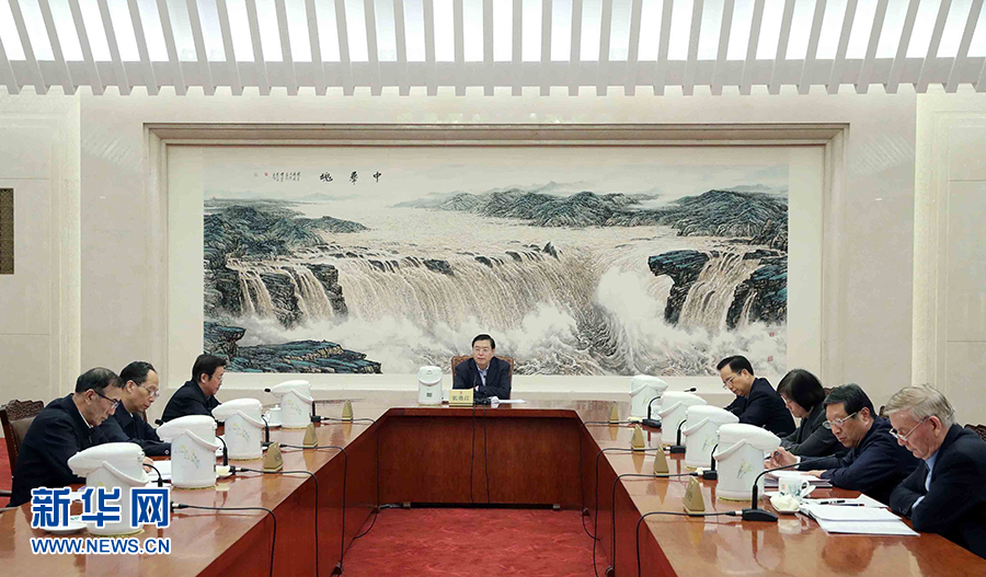 1月16日，中共十二屆全國人大常委會黨組在北京召開會議，認真學習領會習近平總書記在十九屆中央紀委二次全會上的重要講話和全會精神，研究部署貫徹落實工作。全國人大常委會委員長、常委會黨組書記張德江主持會議并講話。新華社記者 劉衛兵 攝