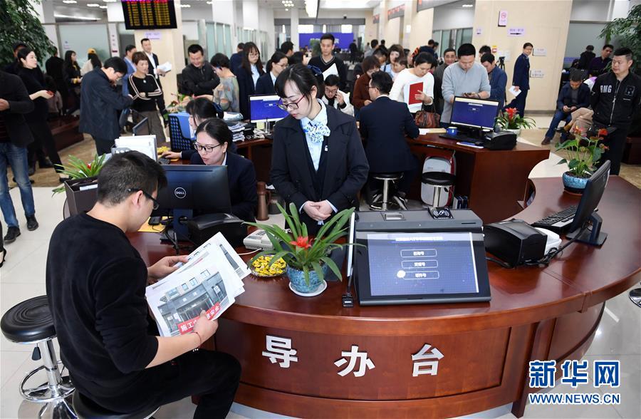 （習近平新時代中國特色社會主義思想在基層·改革發展新氣象·圖文互動）（3）浙江“最多跑一次”：改革越走越深，群眾越跑越順