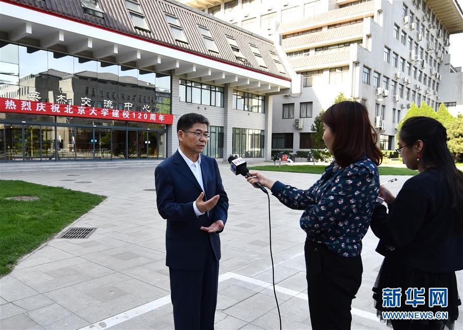 （新華全媒頭條·圖文互動）（2）扎根人民、奉獻國家——習近平總書記的考察在北大師生中引起熱烈反響 