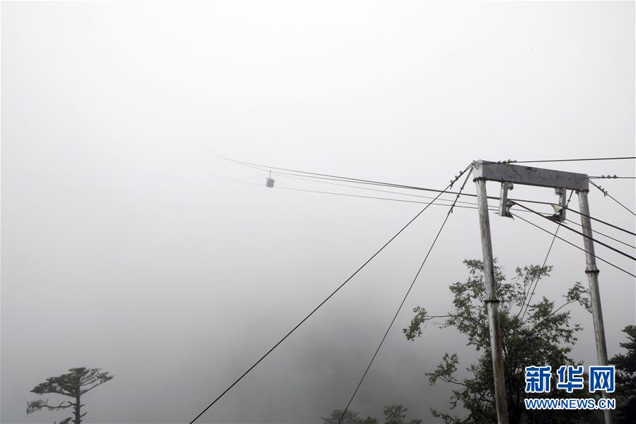 （圖文互動）（8）特寫：“八一”禮物，飛向云端哨所
