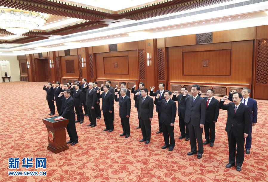 （兩會）國務院部長、委員會主任、中國人民銀行行長、審計長進行憲法宣誓