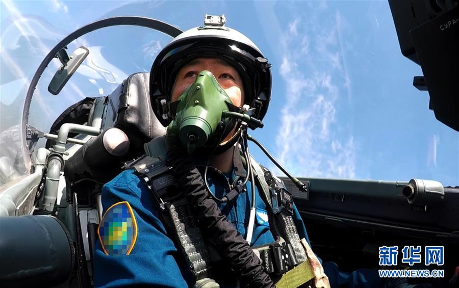 （新華全媒頭條·圖文互動）（6）戰鷹，為祖國奮飛——記空軍航空兵某旅旅長、特級飛行員郝井文