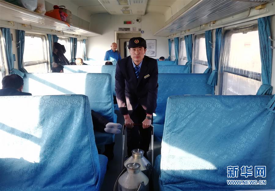 （新春走基層·圖文互動）（1）變的是時間，不變的是溫情——開往小興安嶺深處的幸福“慢火車”