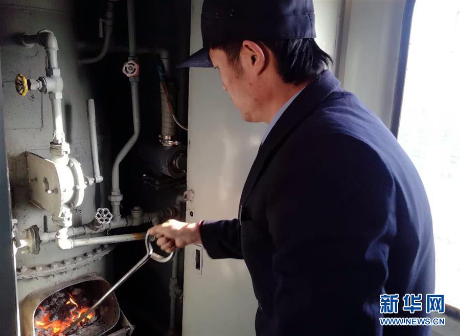 （新春走基層·圖文互動）（3）變的是時間，不變的是溫情——開往小興安嶺深處的幸福“慢火車”