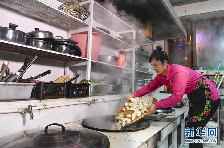 （在習近平新時代中國特色社會主義思想指引下——新時代新作為新篇章·圖文互動）（6）三年，從無名小屯到聲名遠播——這個“雪鄉”是如何做到的？