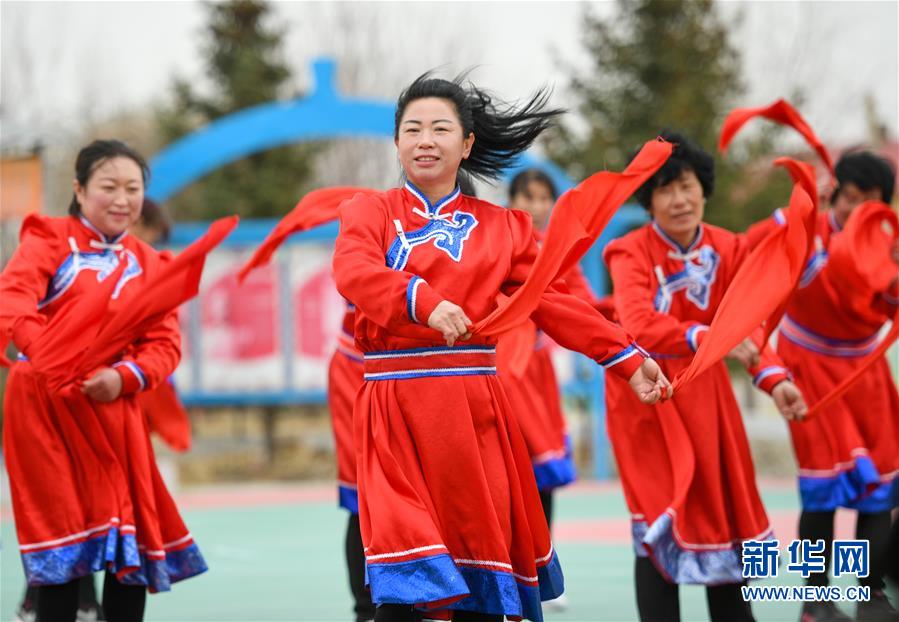 （壯麗70年·奮斗新時代·圖文互動）（1）情同一家，守望相助，共奔小康——內蒙古興安盟巴彥敖包嘎查民族團結見聞