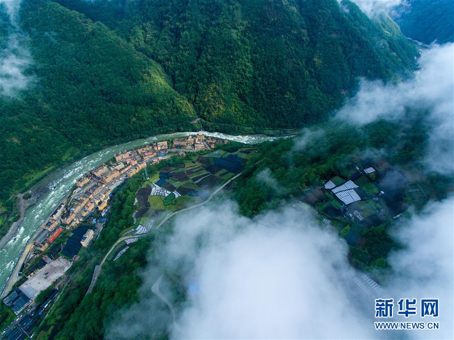 （壯麗70年·奮斗新時代·圖文互動）（1）獨龍江畔，這個民族“一躍千年”