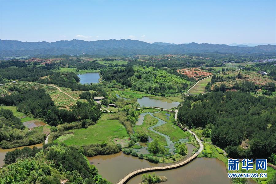 (壯麗70年·奮斗新時代·圖文互動）（2）福建長?。簱Q顏“山光水濁” 永駐綠水青山