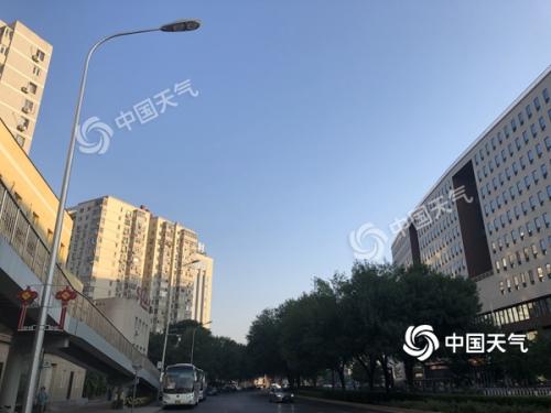 今晨北京天氣晴朗，陽光明媚。（圖/王曉）