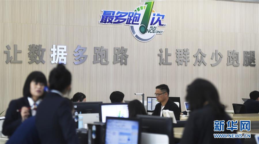 （新華全媒頭條·兩會特別報道·圖文互動）（2）嚴要求實作風，再創時代偉業——寫在“三嚴三實”提出五周年之際