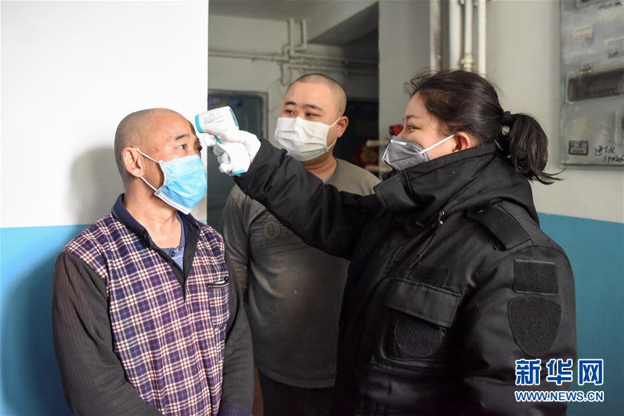 （聚焦疫情防控·圖文互動）（4）“我們多跑跑，居民更安全”——直擊新疆基層社區疫情防控