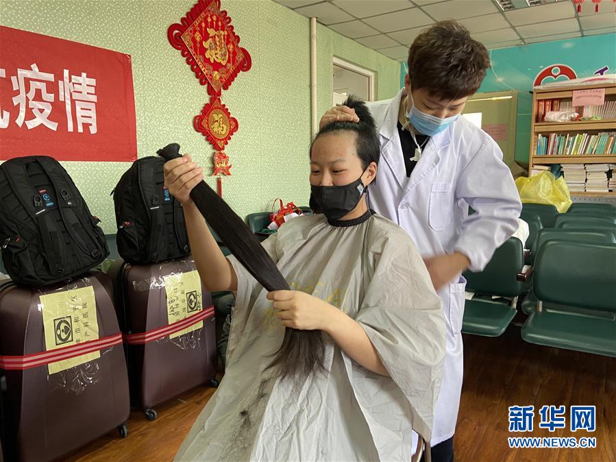 （聚焦疫情防控·圖文互動）（1）沖鋒向前，我們義無反顧——“戰疫”一線醫護人員群像