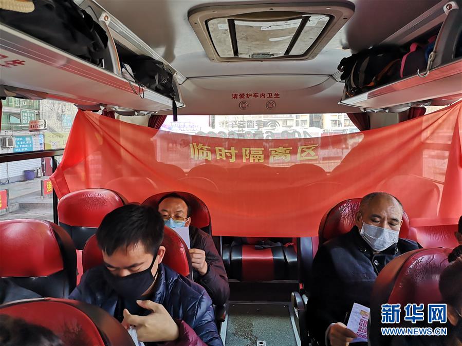 （做好六穩工作 應對復雜局面·圖文互動）（2）四川：“點對點、一站式”送農民工安全返崗