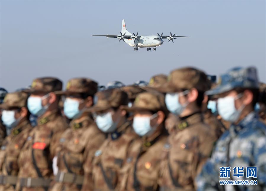 （聚焦疫情防控·圖文互動）（1）空軍第四次向武漢大規?？者\醫療隊員和物資