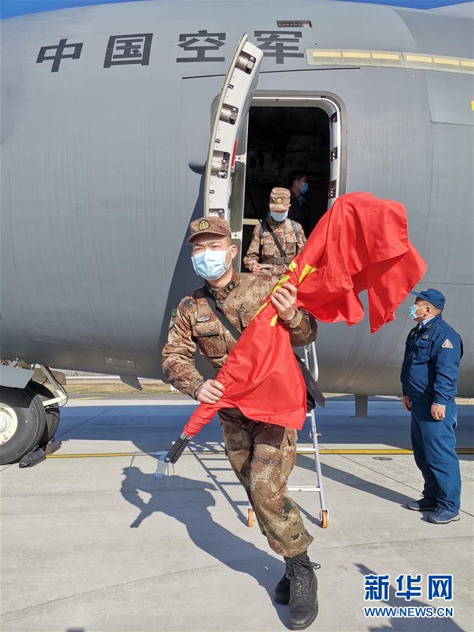 （聚焦疫情防控·圖文互動）（5）空軍第四次向武漢大規?？者\醫療隊員和物資
