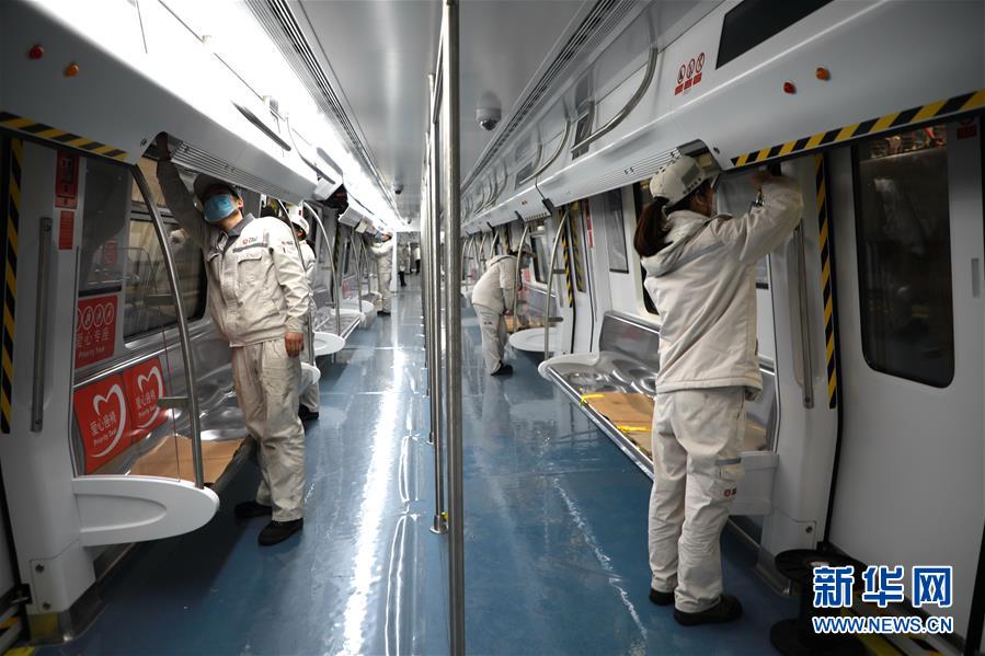 （圖文互動）（3）吃粉擼串，商圈“打卡”，動車出廠——湖南“標簽”復蘇記