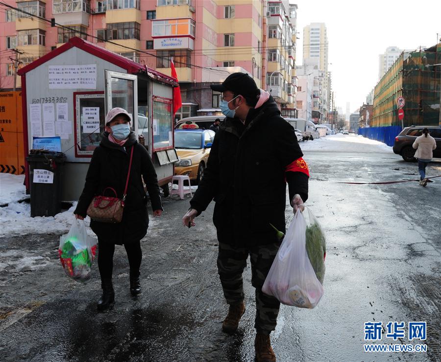 （聚焦疫情防控·圖文互動）（1）不知你是誰，知你為了誰——社區戰“疫”志愿者群像