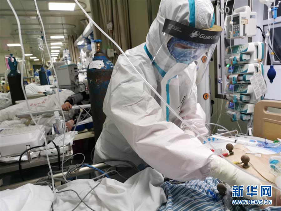 （一線抗疫群英譜·圖文互動）（1）生命之光，溫暖“無面之交”——記抗疫一線重癥監護室90后護士金鈺 
