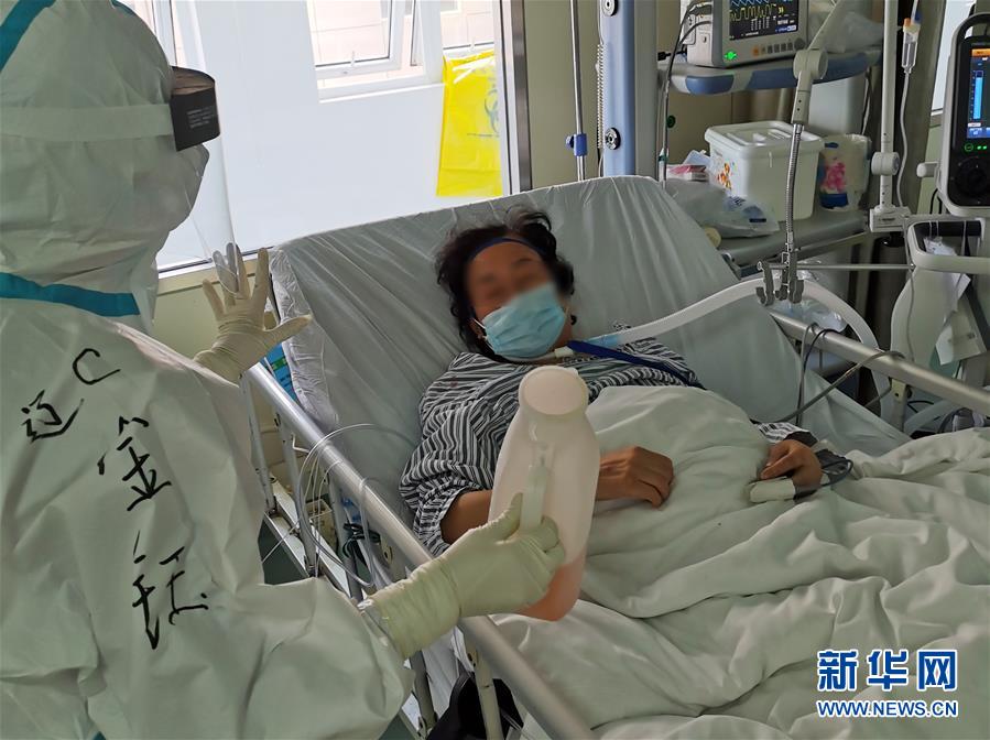 （一線抗疫群英譜·圖文互動）（5）生命之光，溫暖“無面之交”——記抗疫一線重癥監護室90后護士金鈺 