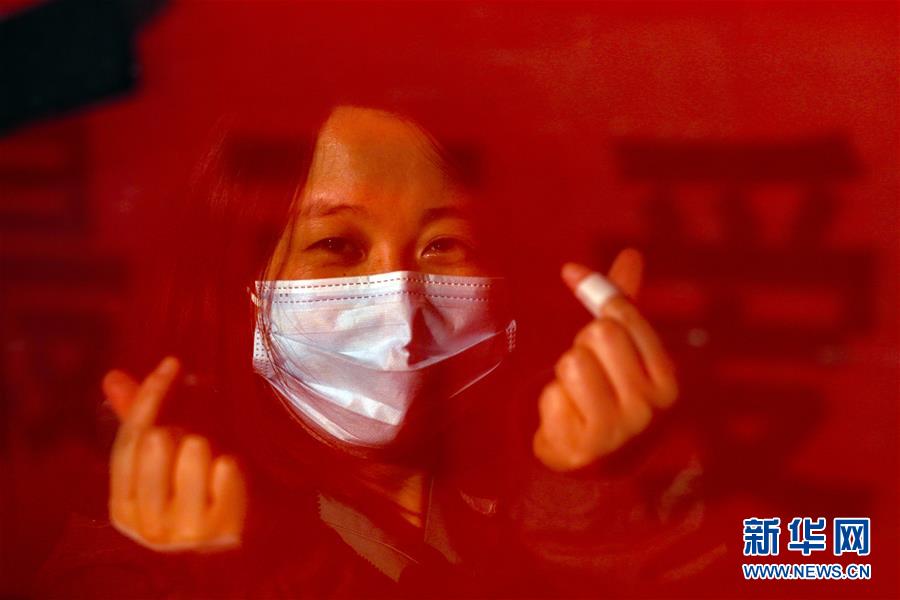 （新華全媒頭條·圖文互動）（5）最美逆行者，武漢永遠記得你！——首批援鄂醫療隊返程紀實