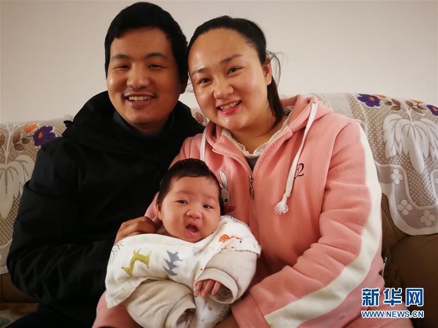 （一線抗疫群英譜·圖文互動）（6）羅文浩：“女兒，你的名字里有溫暖，有榮光！”
