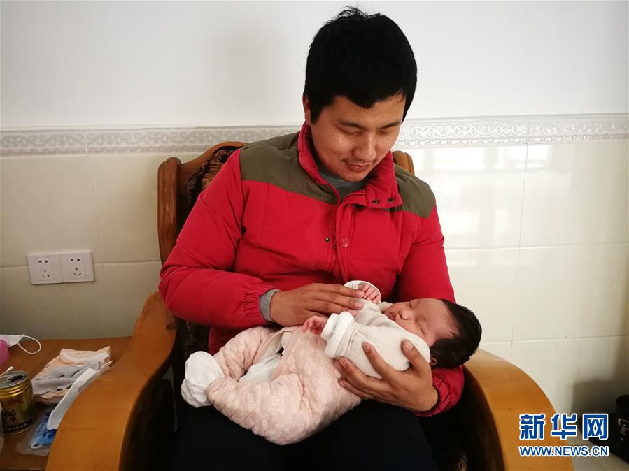 （一線抗疫群英譜·圖文互動）（7）羅文浩：“女兒，你的名字里有溫暖，有榮光！”