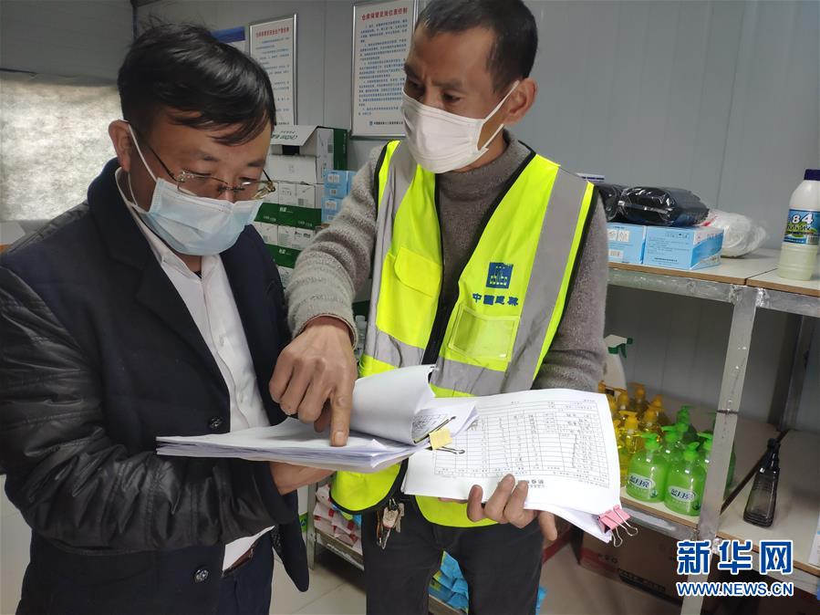 （一線抗疫群英譜·圖文互動）（1）“逆行者”曾陽春：步行十公里，他冒雨趕赴一線