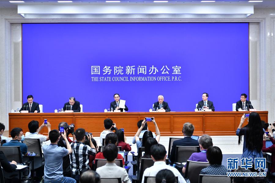 （新華全媒頭條·“抗擊疫情的中國行動”白皮書·圖文互動）（1）人民至上、生命至上的中國答卷——從白皮書看中國抗擊疫情歷程