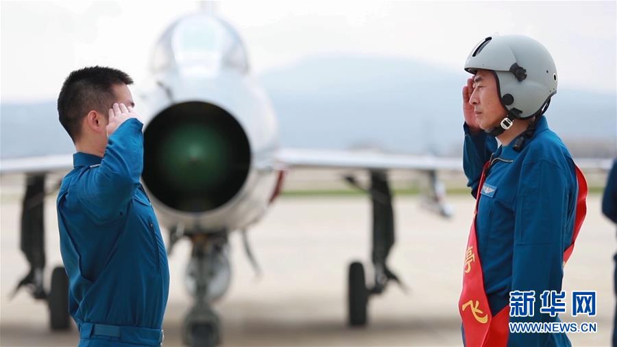 （圖文互動）（8）5290小時！中國空軍殲擊機飛行紀錄保持者光榮停飛