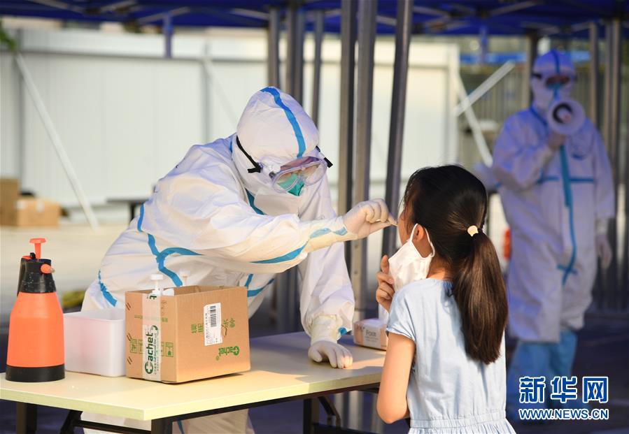 （新華全媒頭條·圖文互動）（1）構筑守護城市、守護生命的堅強防線——北京開展大規模核酸檢測