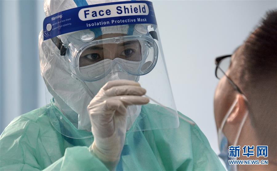 （新華全媒頭條·圖文互動）（11）構筑守護城市、守護生命的堅強防線——北京開展大規模核酸檢測