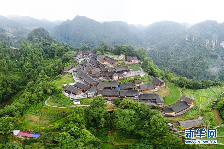 （新華全媒頭條·走向我們的小康生活·圖文互動）（7）那山，那人，那苗寨——十八洞村三代人的奮斗史