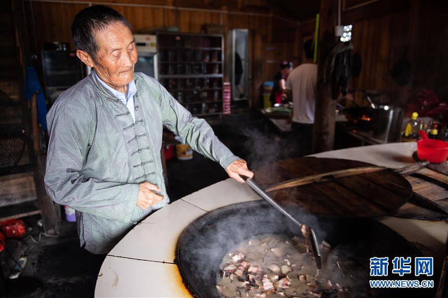 （新華全媒頭條·走向我們的小康生活·圖文互動）（8）那山，那人，那苗寨——十八洞村三代人的奮斗史