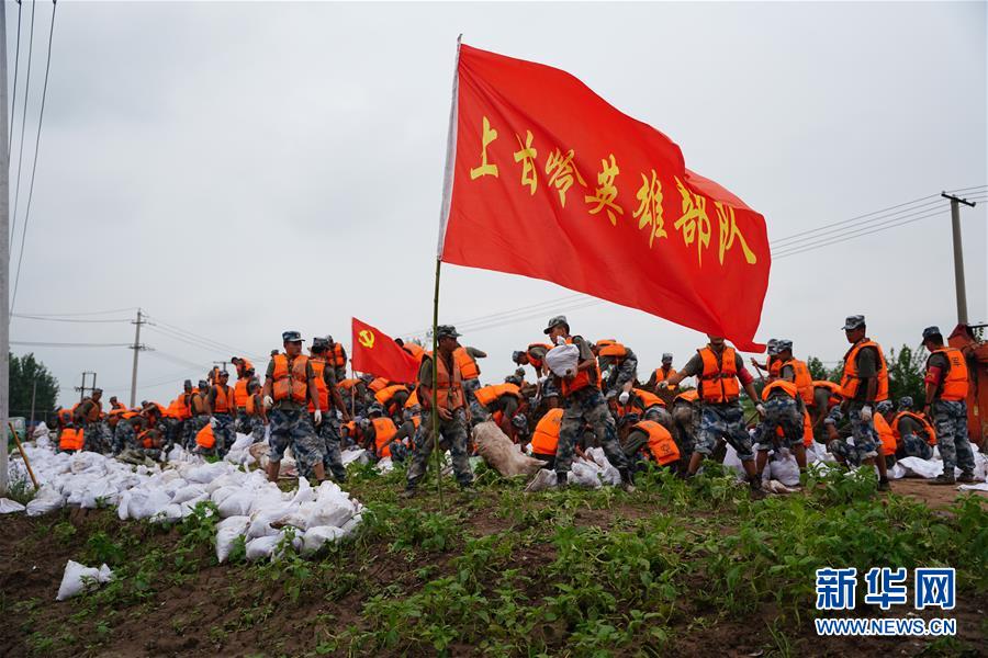 （防汛抗洪·圖文互動）（4）洪水不退，子弟兵誓死不退——解放軍和武警部隊官兵參與洪澇災害搶險救援記事
