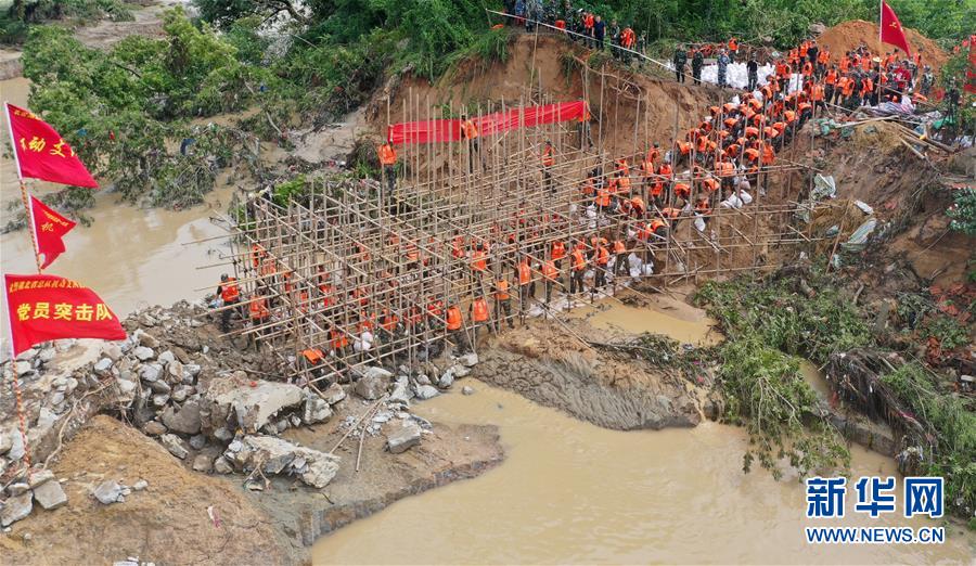 （防汛抗洪·圖文互動）（10）洪水不退，子弟兵誓死不退——解放軍和武警部隊官兵參與洪澇災害搶險救援記事