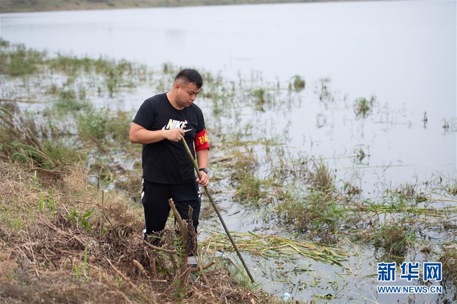 （防汛抗洪·圖文互動）（2）在大堤上成長，為人民守護——洪水中的青年“生力軍”